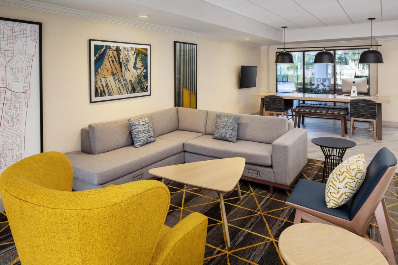 Holiday Inn & Suites Boca Raton - North Exterior photo