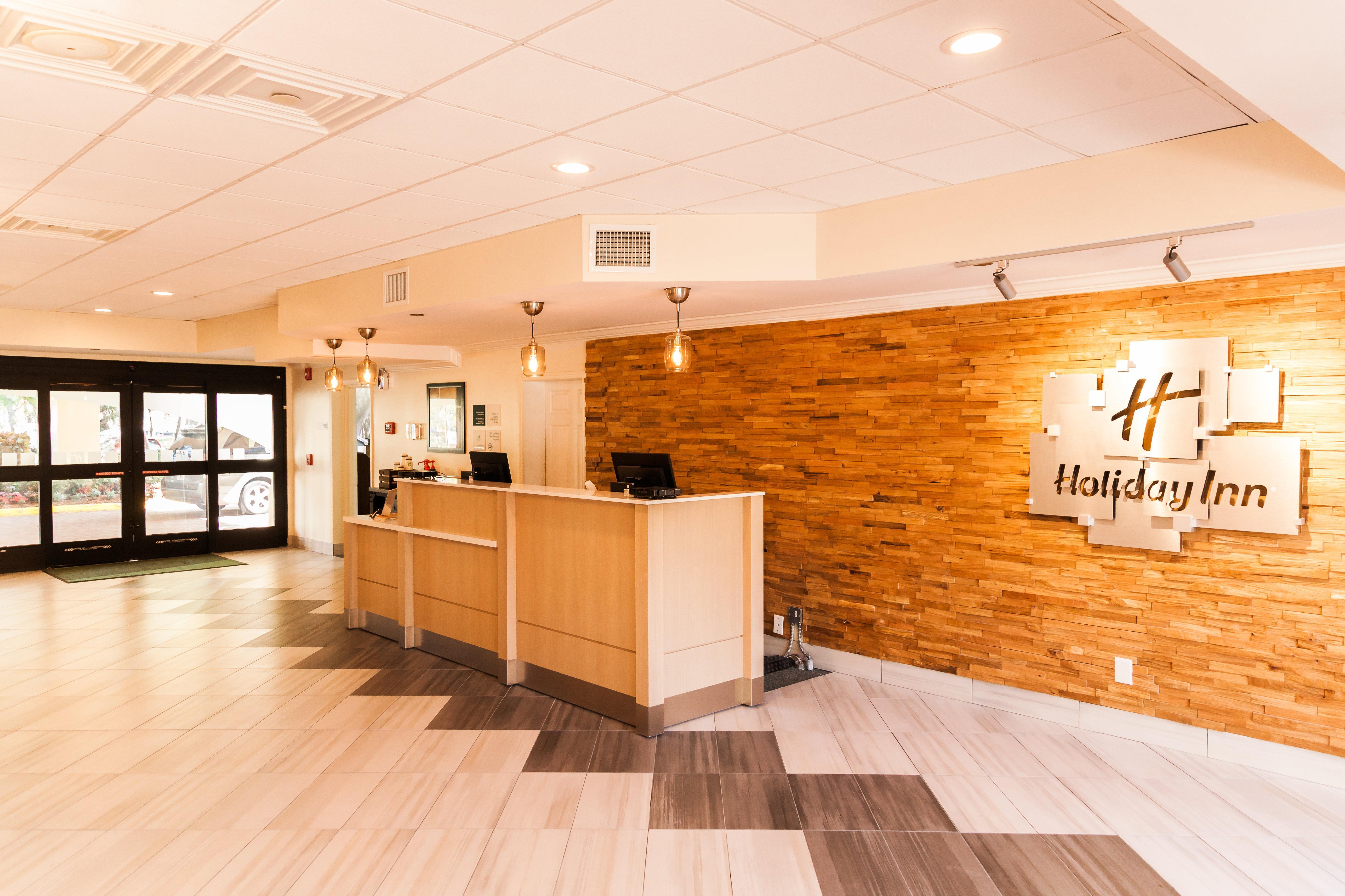 Holiday Inn & Suites Boca Raton - North Exterior photo