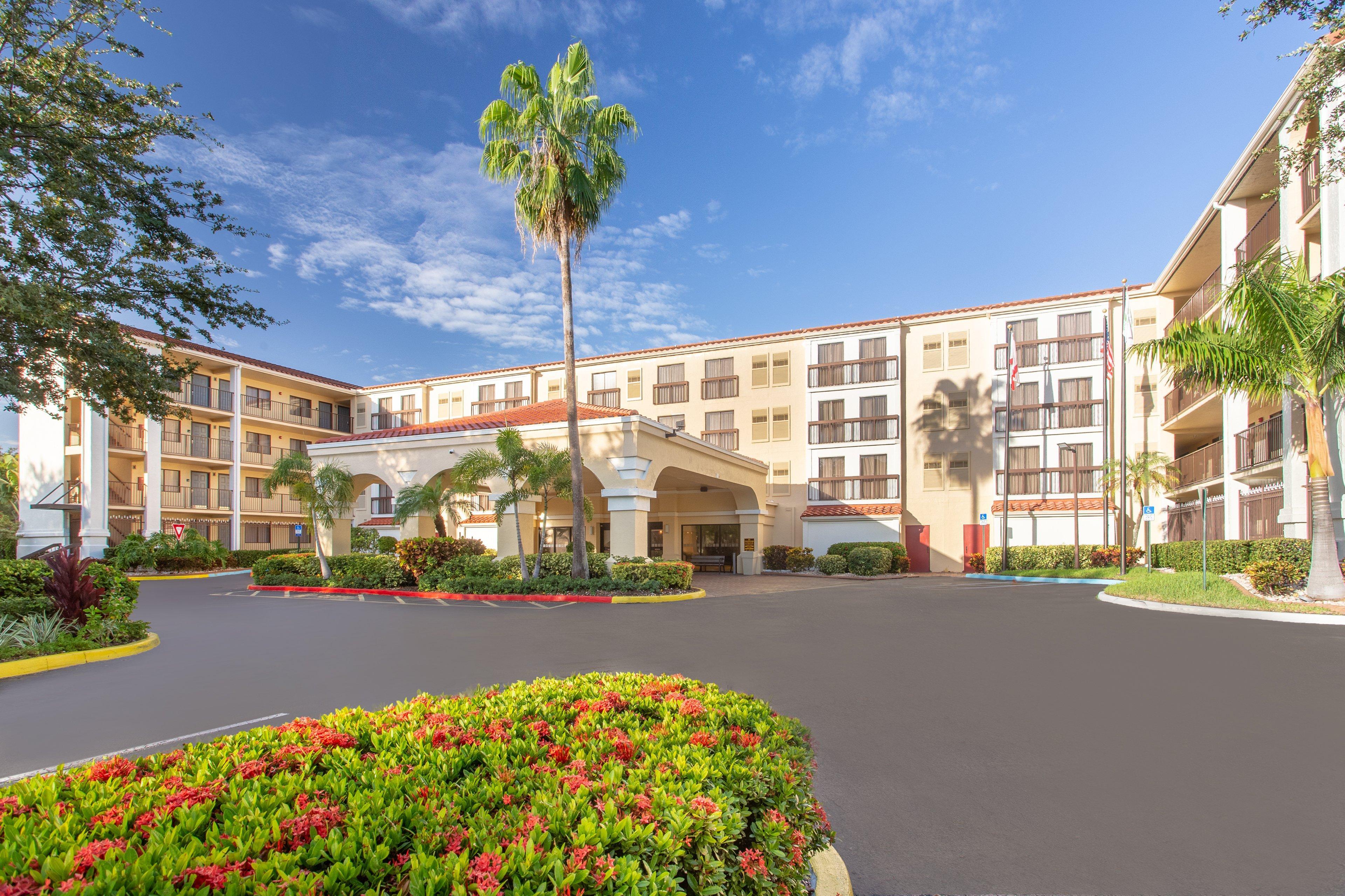 Holiday Inn & Suites Boca Raton - North Exterior photo