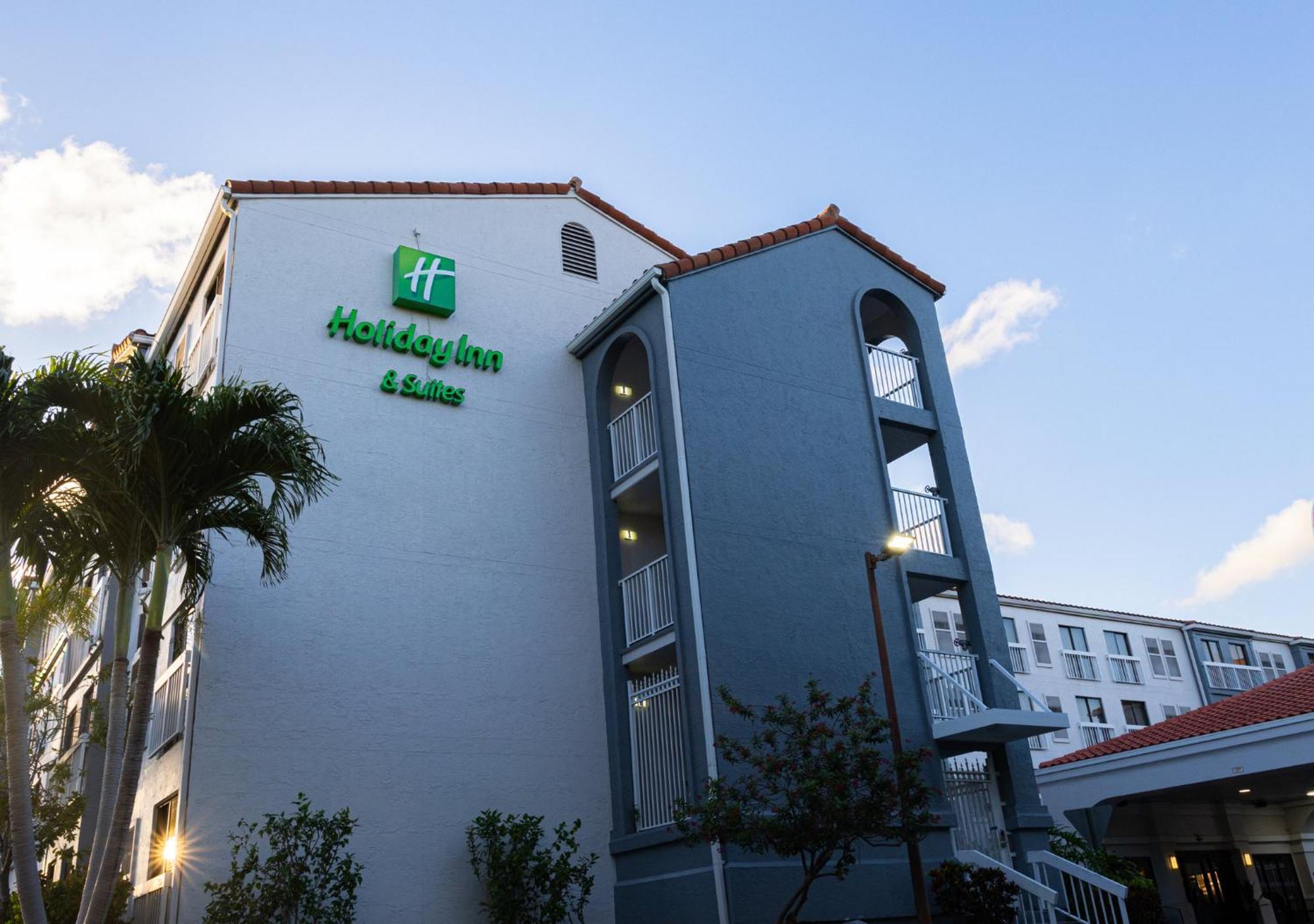 Holiday Inn & Suites Boca Raton - North Exterior photo